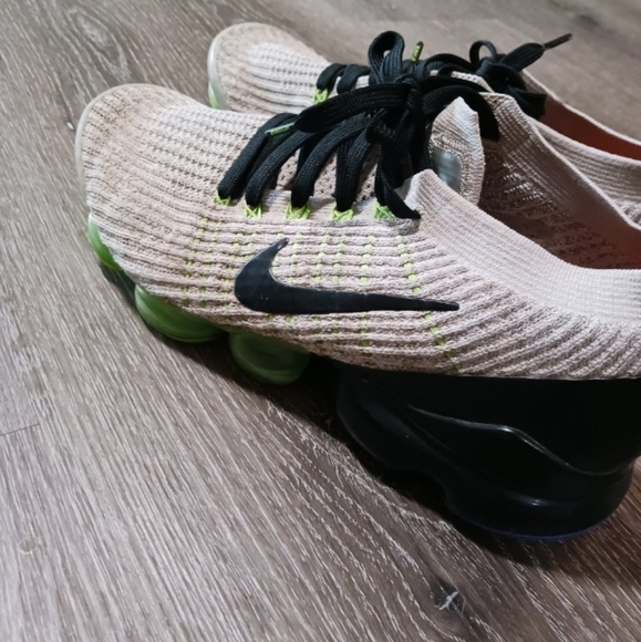 Nike Air Vapormax flyknit 3 size 9 - Picture 3 of 5